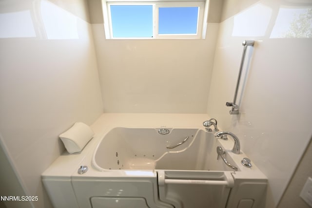 226 Red Oak Dr, Fernley, NV 89408 - bathroom featuring a whirlpool tub