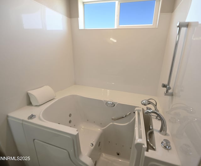 226 Red Oak Dr, Fernley, NV 89408 - full bathroom featuring a tub with jets