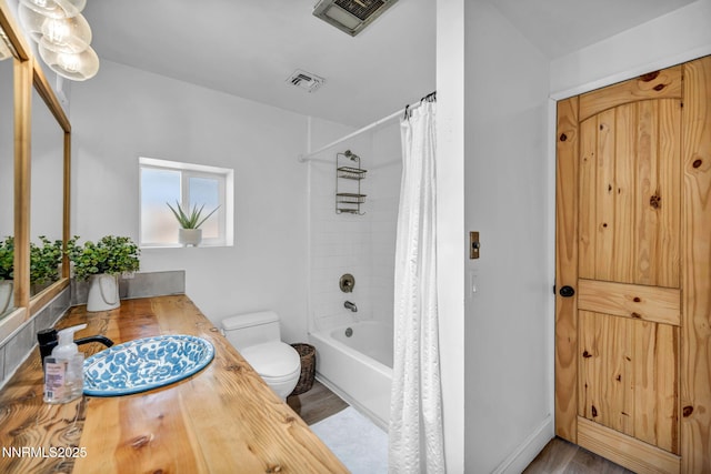 705 Elm St, Carson City, NV 89703 - full bathroom featuring wood finished floors, shower / bath combination with curtain, and vanity