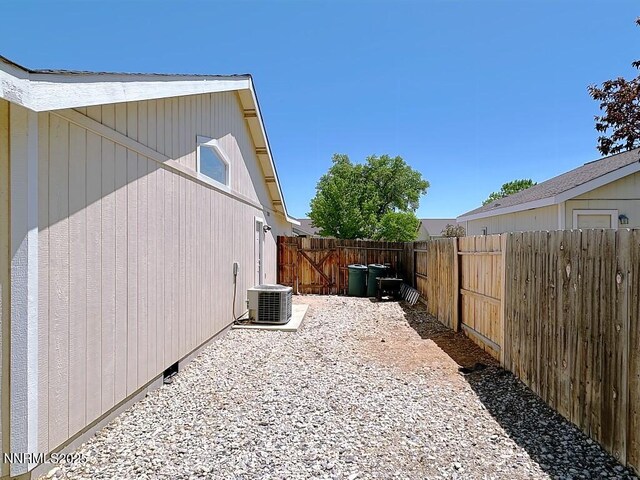 2657 Elizabeth Pkwy, Fallon, NV 89406 - view of side of property featuring a fenced backyard and central AC