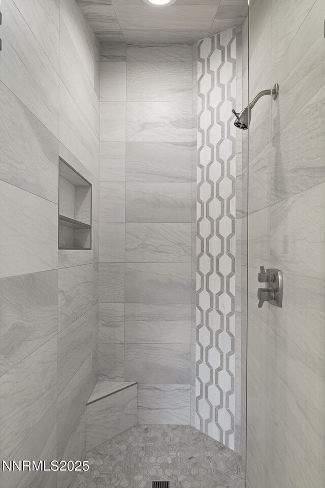 10594 Dixon Ln, Reno, NV 89511 - bathroom featuring tiled shower