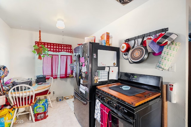 2455 Coppa Way, Sparks, NV 89431 - kitchen with black appliances