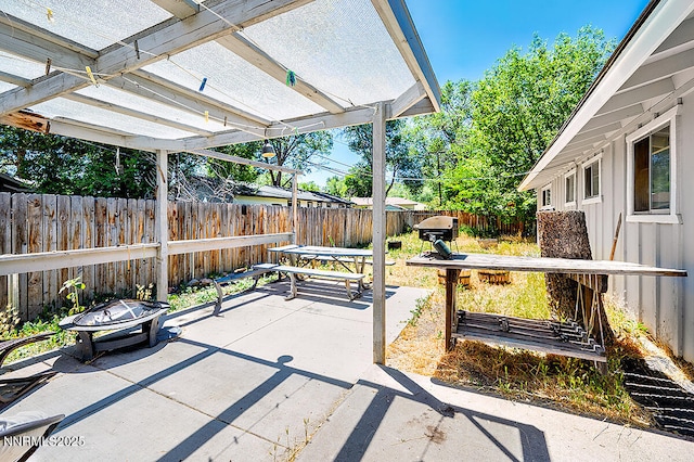 1009 E Robinson St, Carson City, NV 89701 - fenced backyard with a patio and outdoor dining space