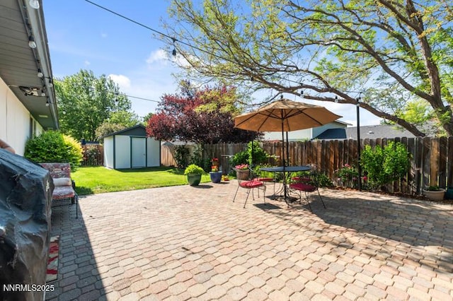 4385 Valdez Way, Reno, NV 89502 - fenced backyard with a patio area, a storage shed, and outdoor dining area