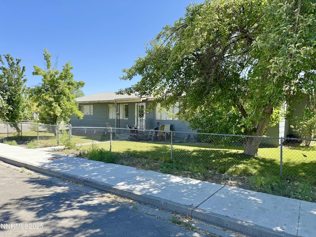 186 E 5th St, Battle Mountain, NV 89820 - photo 1