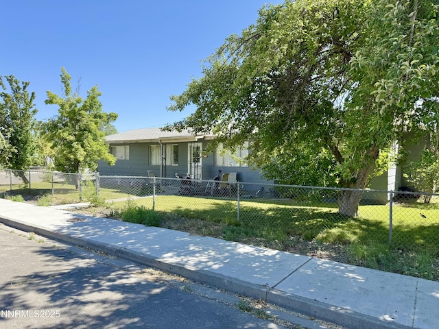 186 E 5th St, Battle Mountain, NV 89820 - view of front of home with a fenced front yard