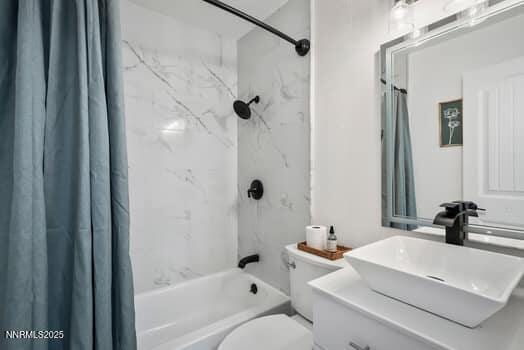 1203 Stanford Way, Sparks, NV 89431 - bathroom featuring vanity and shower / tub combo