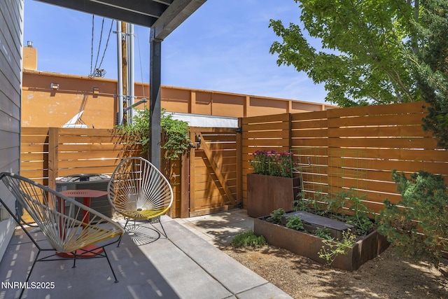 1402 Tonopah St, Reno, NV 89509 - view of patio featuring a garden