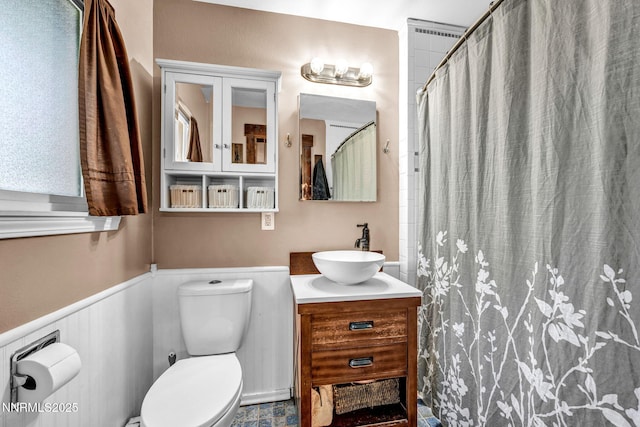 700 Highland St, Carson City, NV 89703 - bathroom with wainscoting, vanity, and curtained shower