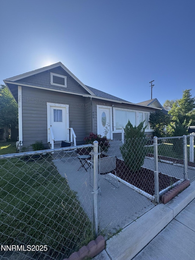 468 S Maine St, Fallon, NV 89406 - bungalow-style house featuring a fenced front yard