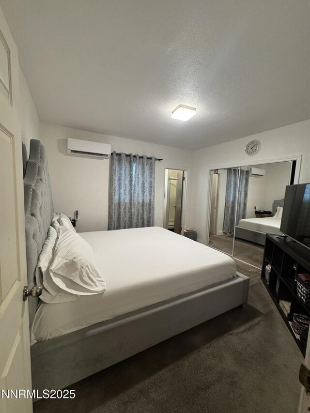 468 S Maine St, Fallon, NV 89406 - carpeted bedroom featuring a wall mounted AC and a textured ceiling