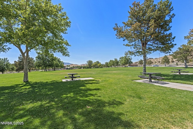 3555 Vista Blvd, Sparks, NV 89436 - surrounding community featuring a lawn and a mountain view
