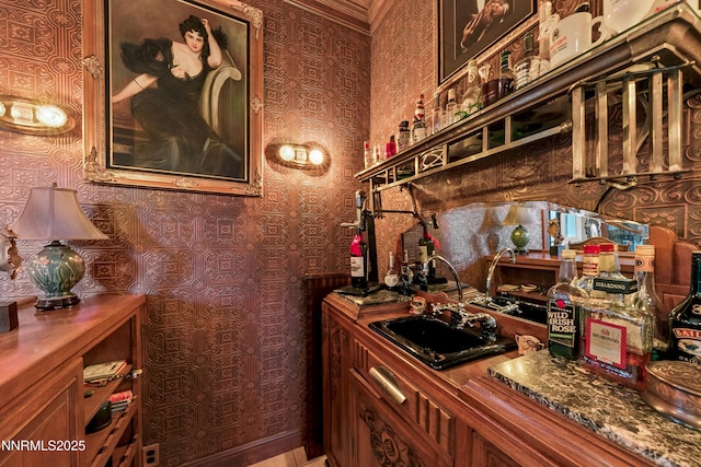 171 Mill St, Genoa, NV 89411 - indoor wet bar with wallpapered walls