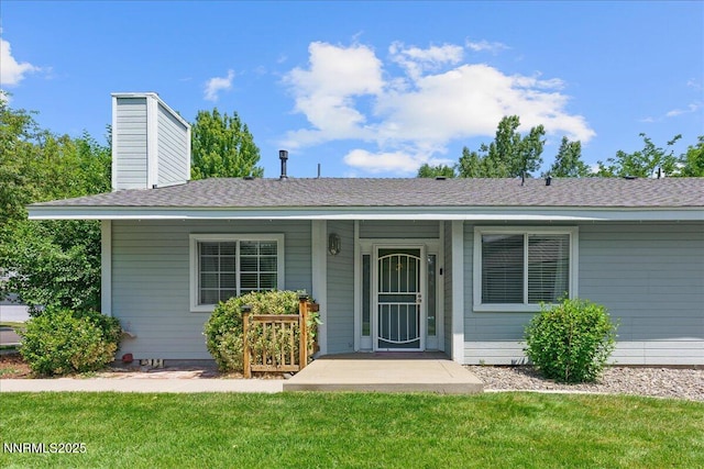 7560 Lighthouse Ln, Reno, NV 89511 - view of front of property with a front lawn