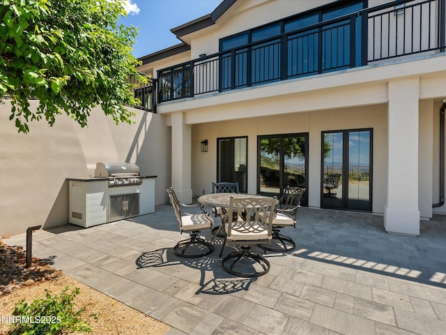 3662 Spirit Bluff Ct, Reno, NV 89511 - patio / terrace featuring an outdoor kitchen, a patio, and outdoor dining space