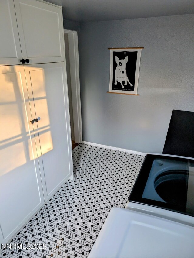 1640 Liston Ave, Reno, NV 89502 - laundry area with cabinet space