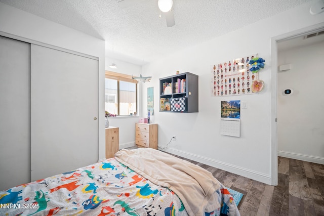 2787 Randolph Dr, Reno, NV 89502 - bedroom featuring wood finished floors, a textured ceiling, a closet, and a ceiling fan