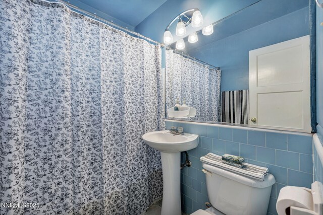 1725 Westfield Ave, Reno, NV 89509 - full bath featuring a shower with curtain and tile walls