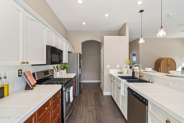 10265 Donnay Ct, Reno, NV 89521 - kitchen featuring appliances with stainless steel finishes, white cabinetry, decorative backsplash, dark wood-style floors, and recessed lighting