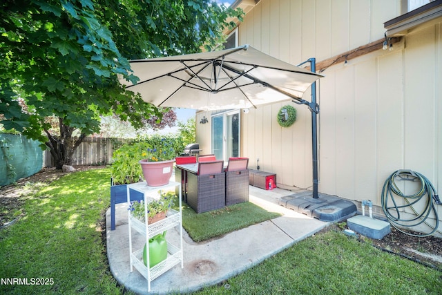 1165 Autumn Hills Dr, Reno, NV 89511 - fenced yard featuring a patio area