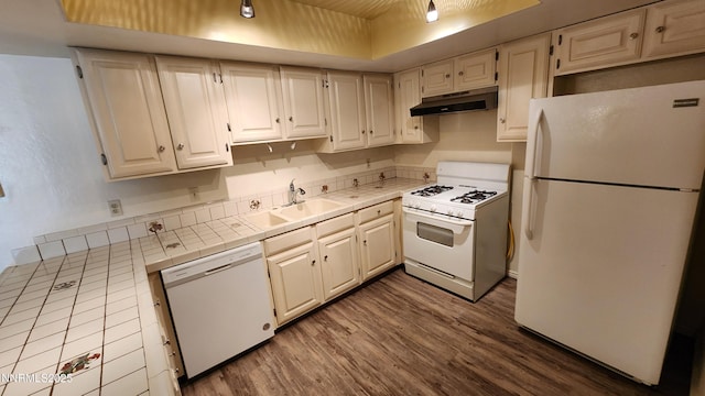 2300 Dickerson Rd Unit 16, Reno, NV 89503 - kitchen featuring white appliances, under cabinet range hood, tile counters, and dark wood finished floors