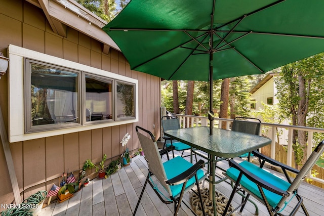 173 Hall Ct, Stateline, NV 89449 - deck with outdoor dining area