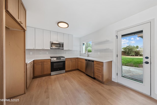 1305 Gault Way, Sparks, NV 89431 - kitchen with appliances with stainless steel finishes, light wood-style flooring, tasteful backsplash, light countertops, and open shelves