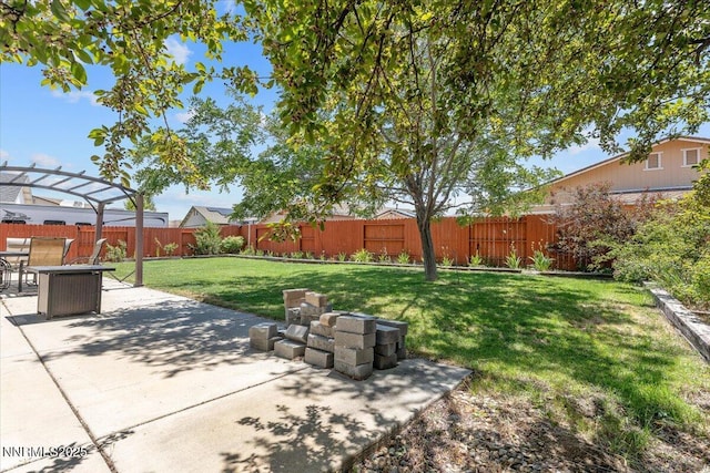18324 Dustin Ct, Reno, NV 89508 - fenced backyard featuring a patio and outdoor dining area