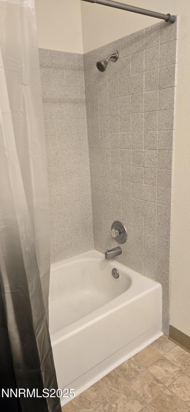 2111 Roundhouse Rd, Sparks, NV 89431 - bathroom featuring shower / bath combo
