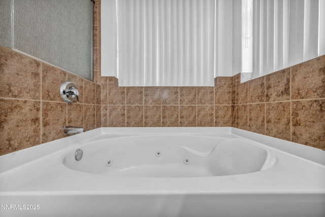 1048 Brierwood Ln, Fernley, NV 89408 - full bathroom with a tub with jets
