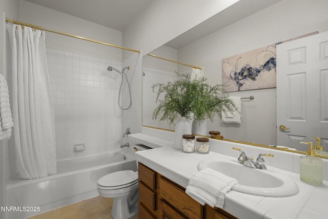 4811 Elkcreek Trl, Reno, NV 89519 - full bath with vanity and shower / tub combo with curtain