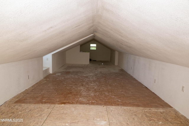406 W 5th St, Winnemucca, NV 89445 - bonus room featuring vaulted ceiling and a textured ceiling