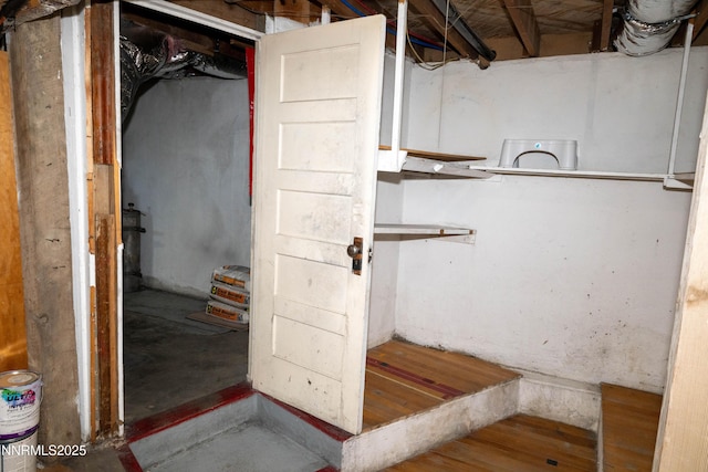 406 W 5th St, Winnemucca, NV 89445 - unfinished below grade area with wood finished floors