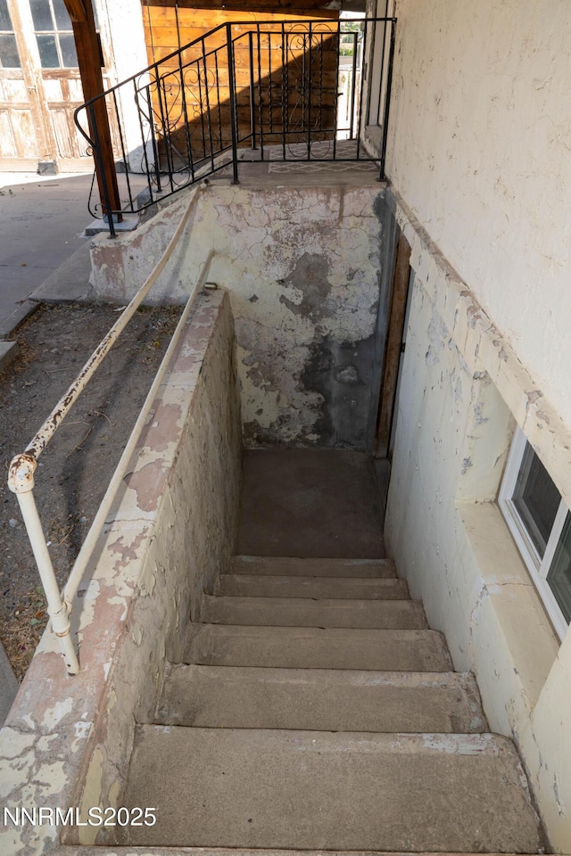 406 W 5th St, Winnemucca, NV 89445 - view of stairs