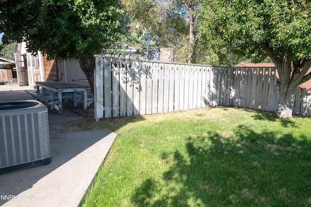 406 W 5th St, Winnemucca, NV 89445 - fenced backyard with a patio