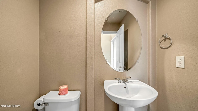 7302 Little Easy St, Sparks, NV 89436 - half bathroom with a textured wall