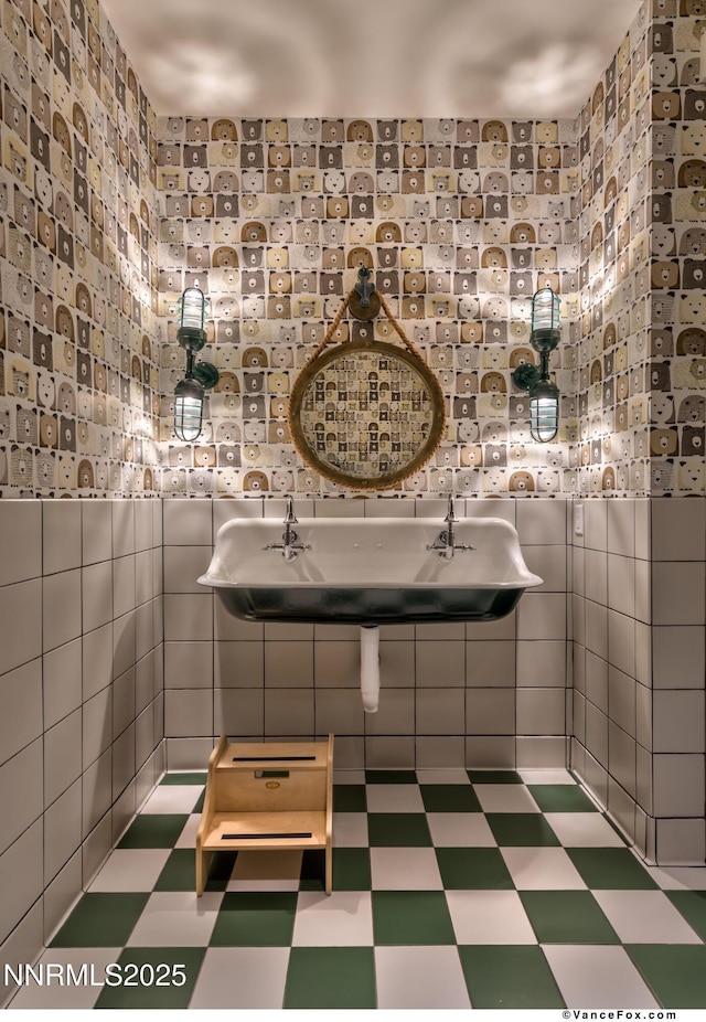 17 Beach Club Dr Unit 214, Stateline, NV 89449 - bathroom featuring tile walls and tile patterned floors