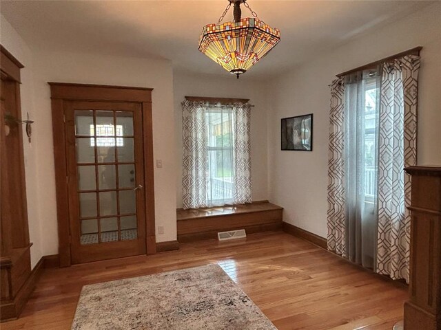 563 W 9th St, Erie, PA 16502 - foyer entrance with light wood-type flooring
