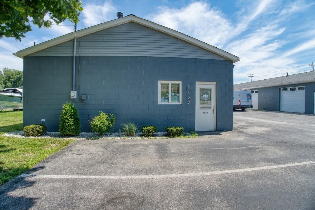 5527 Woodside Dr, Erie, PA 16509 - photo 1