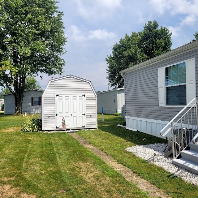 view of yard with a storage unit