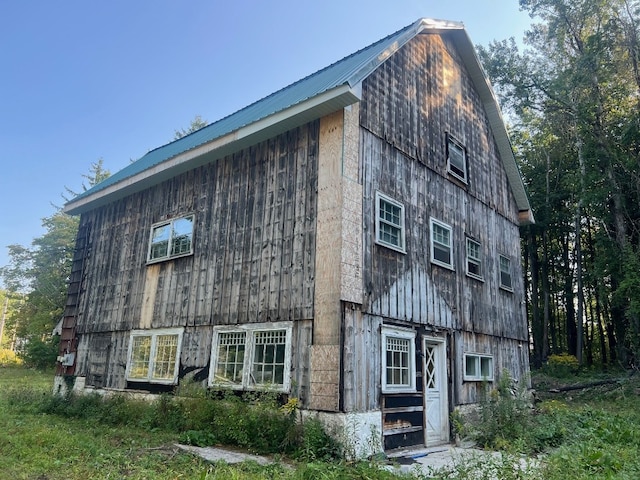 view of side of property