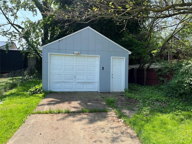 113 E 29th St, Erie, PA 16504 - detached garage featuring concrete driveway