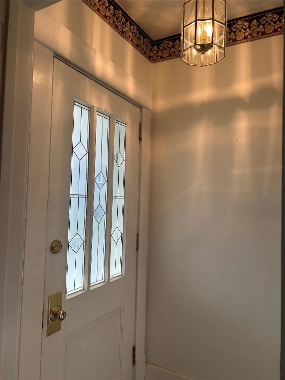 doorway with a chandelier