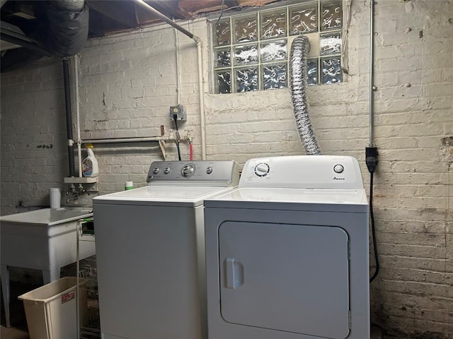 laundry room with laundry area and washing machine and clothes dryer