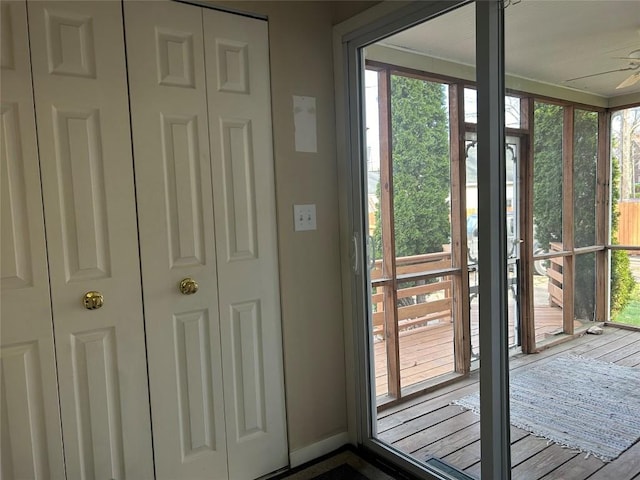 entryway featuring ceiling fan