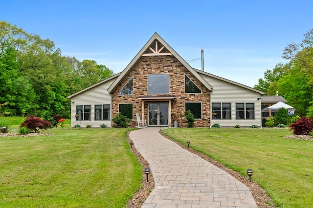 view of front of home featuring a front yard