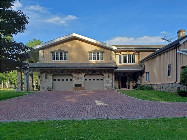 view of front facade with a garage and a front lawn