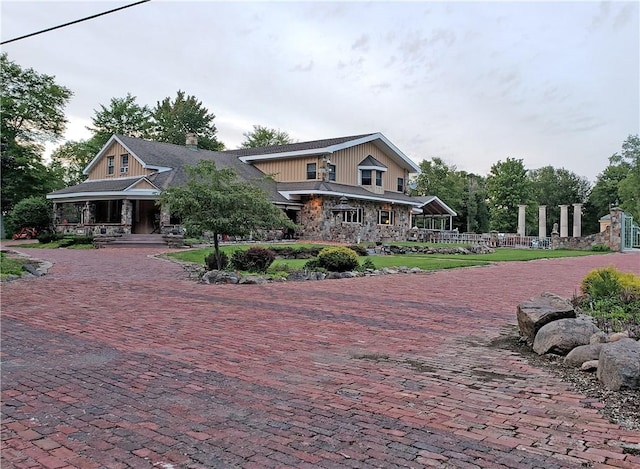 view of front of property