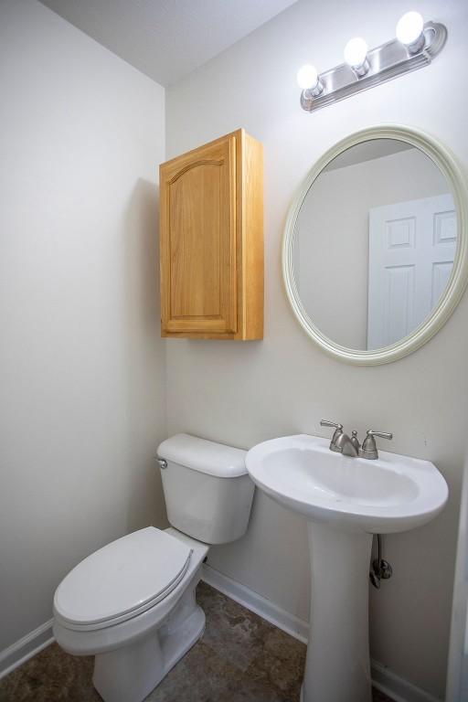 4165 Wood Hills Dr Unit C9, Erie, PA 16510 - half bathroom with toilet and baseboards