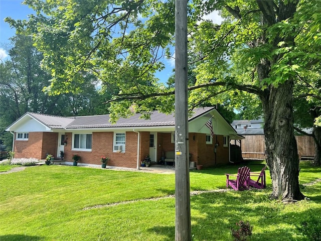 back of house featuring a lawn